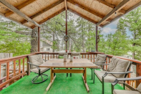 Eagle's Nest - Hot Tub, Deck & Prime Location cabin
